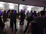 Babský rej - záběr na plný sál tančících masek 
